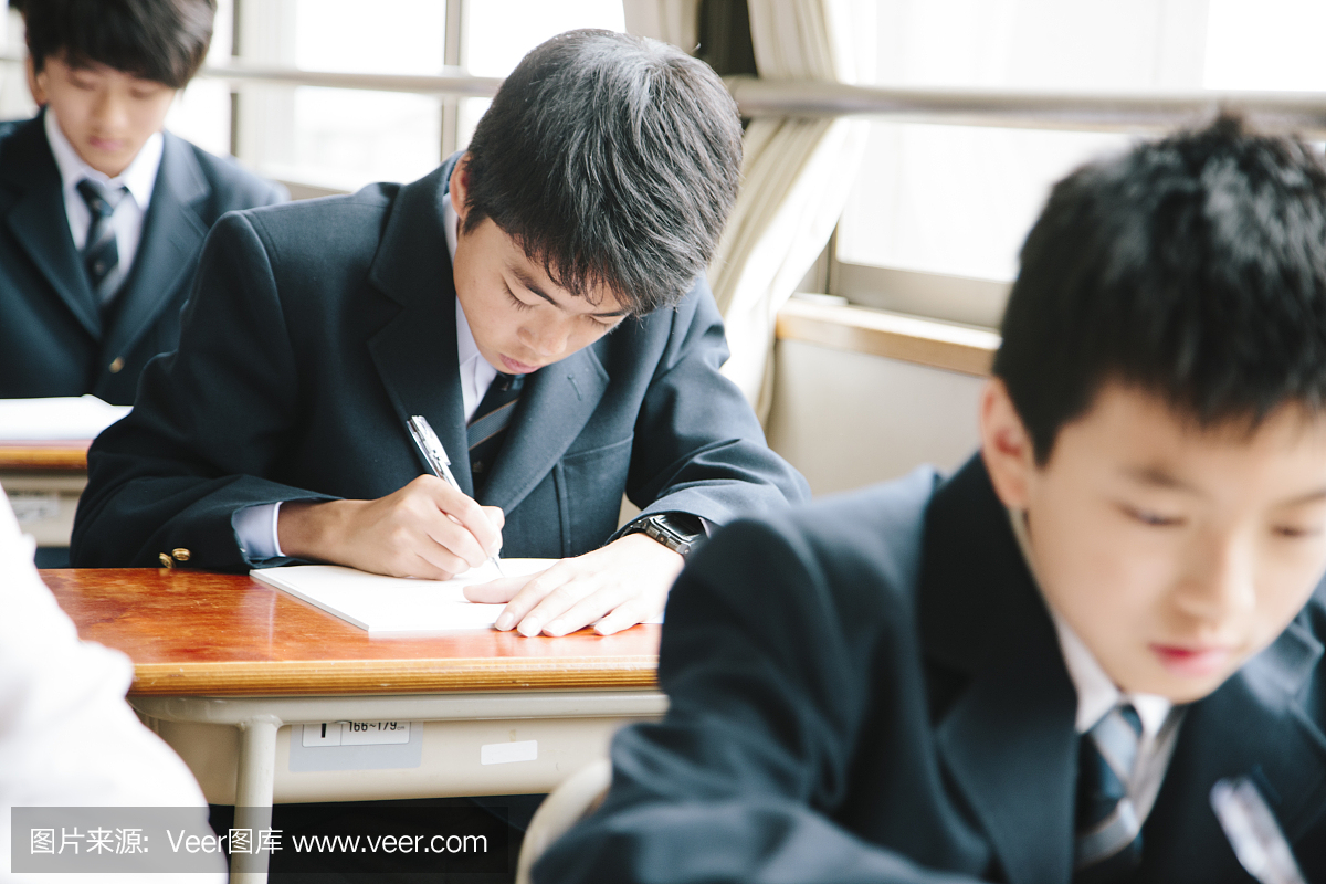 高中生,在日本男性v男性的年轻学生教室50标准米高中女生图片