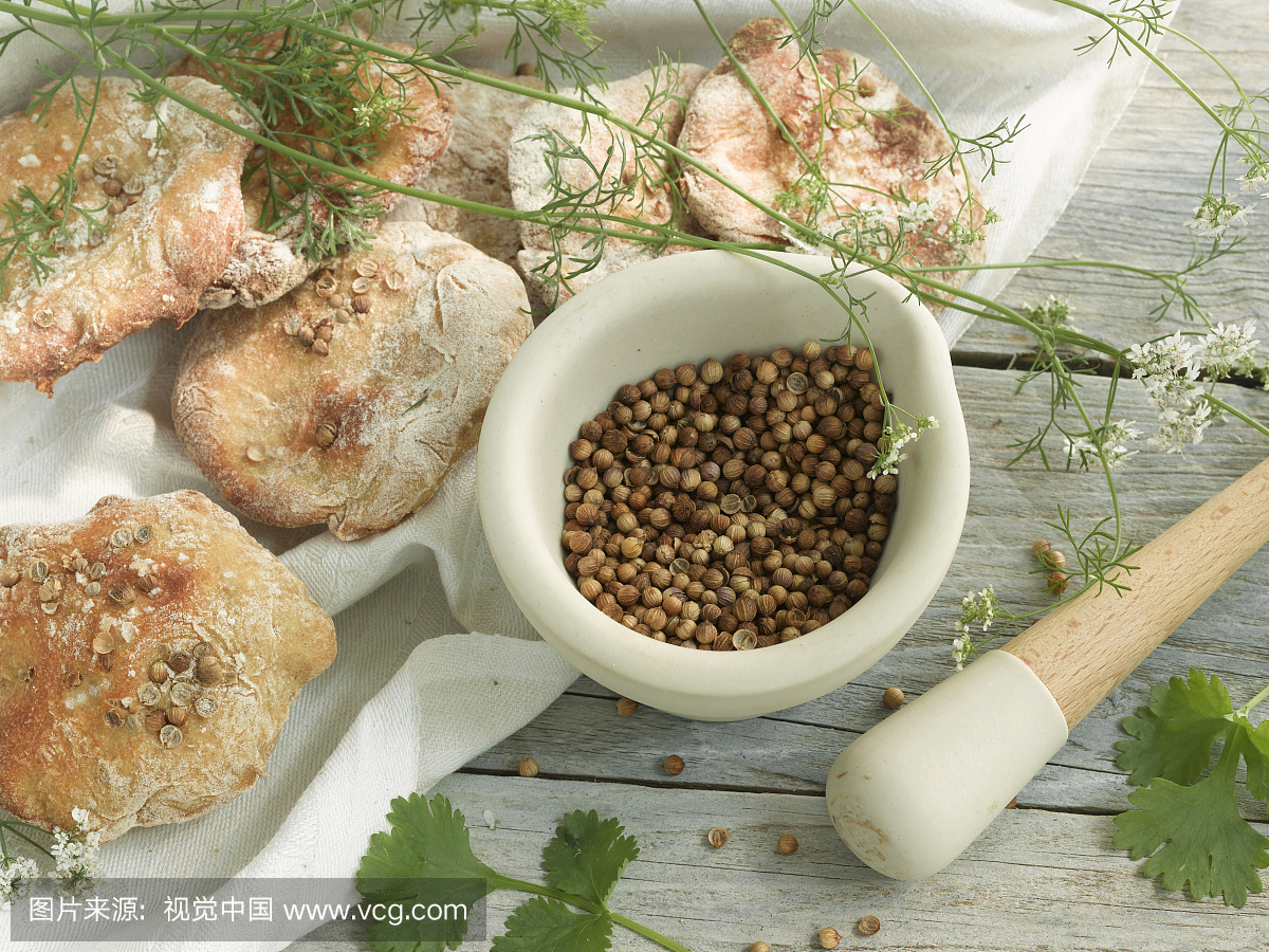 面包,小圆面包,芫荽叶,调料