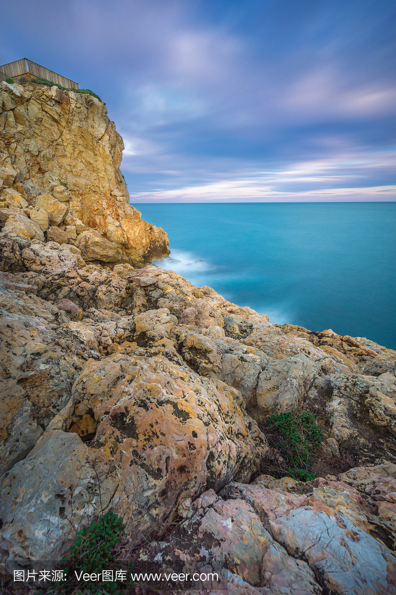 蓝色小时在萨洛 - 西班牙的岩石