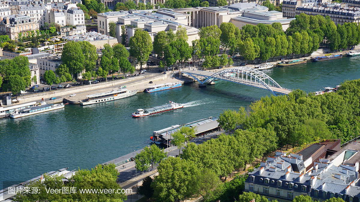 从塞维利亚河和塞维利亚市的巴黎的空中照片,