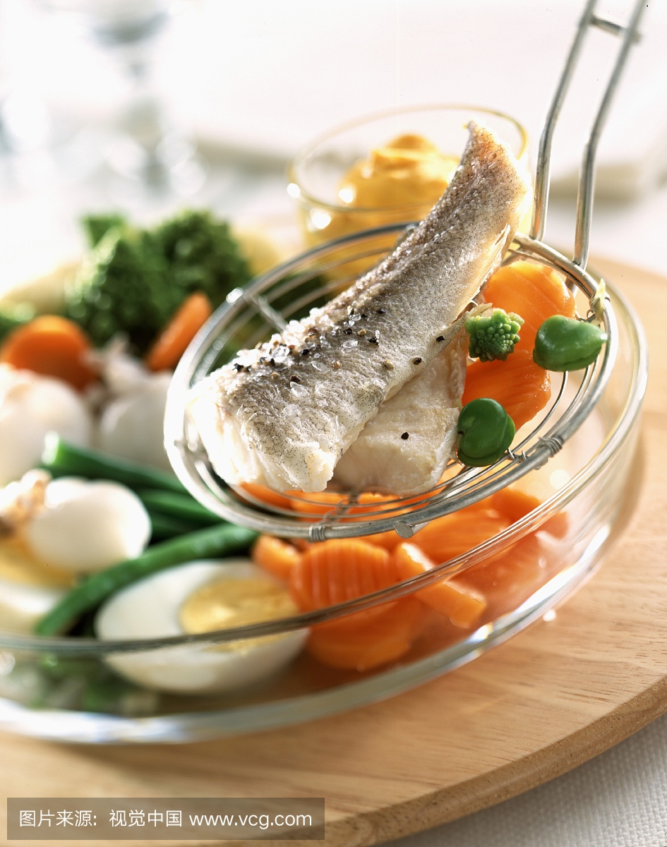 Aioliprovencalfishandvegetabledish内爆(内迫壁虎)图片