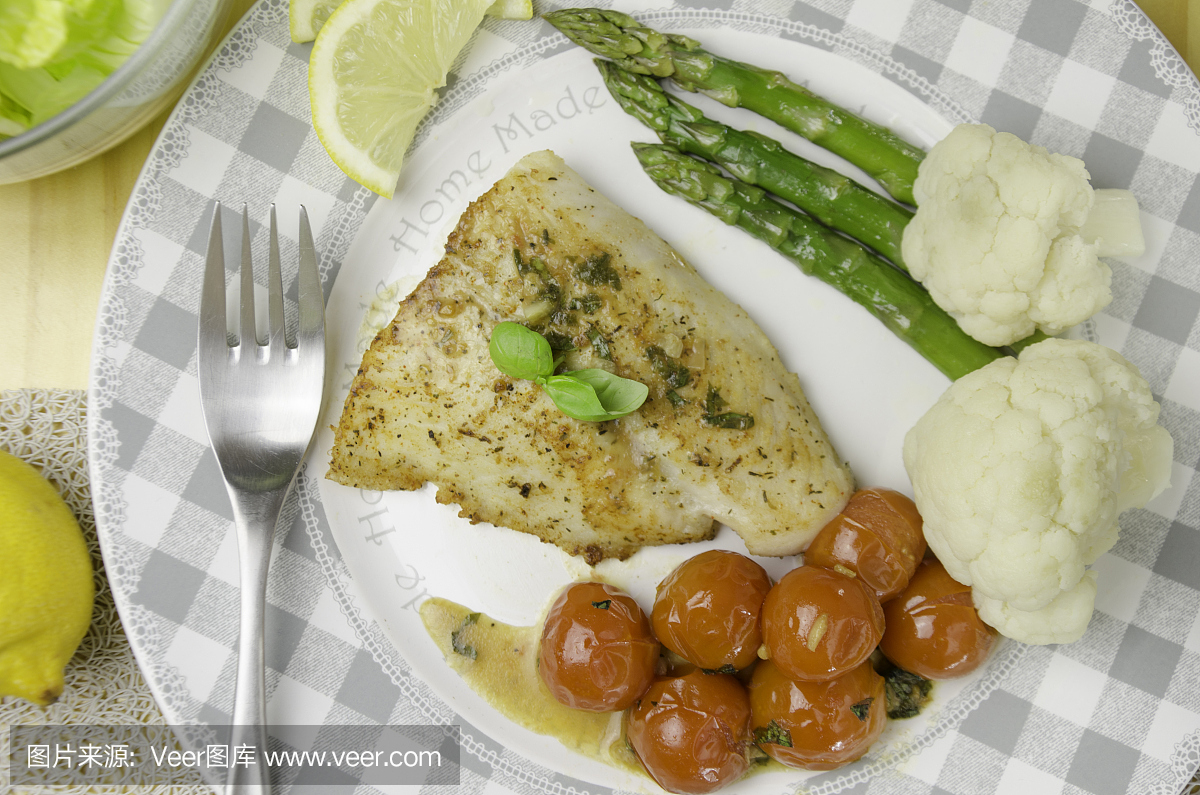 健康鱼菜:用樱桃番茄酱炒焗