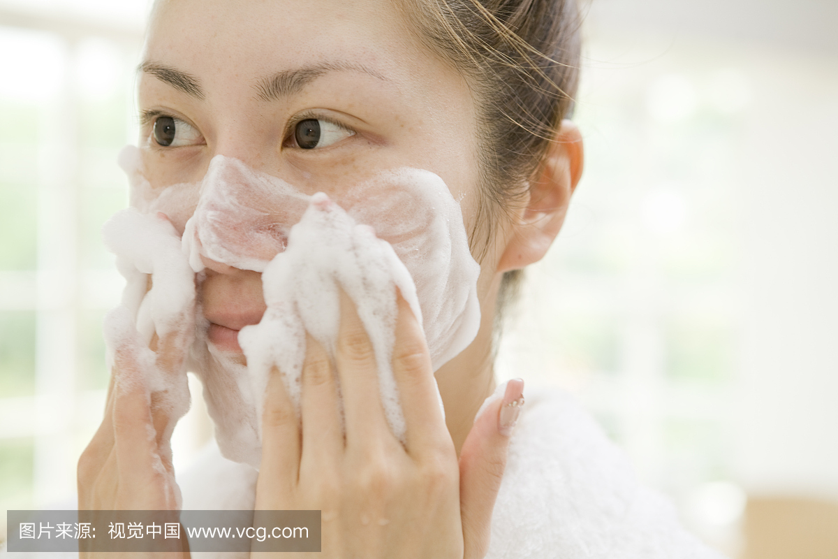 洗脸,洁肤,把脸洗干净,洗干净脸