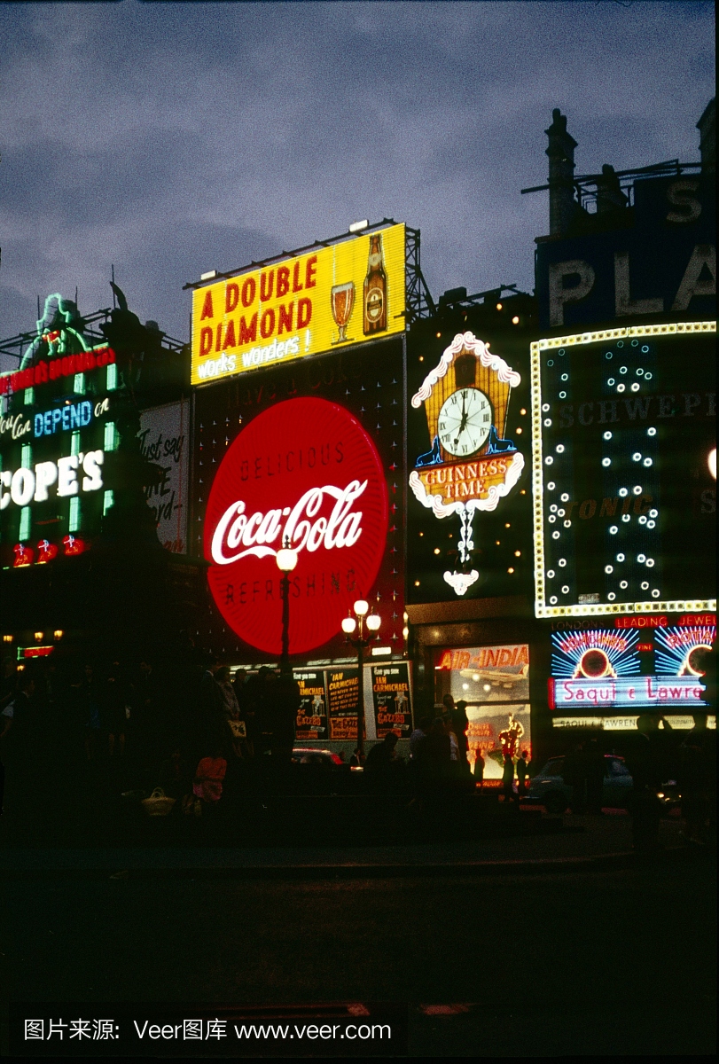 皮卡迪利马戏团在黄昏,伦敦1975年