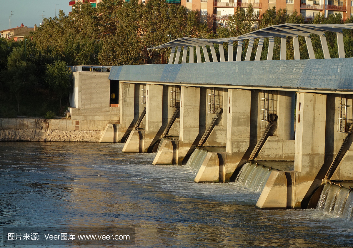 位于埃布罗河,萨拉戈萨(Saragossa)上部和相对