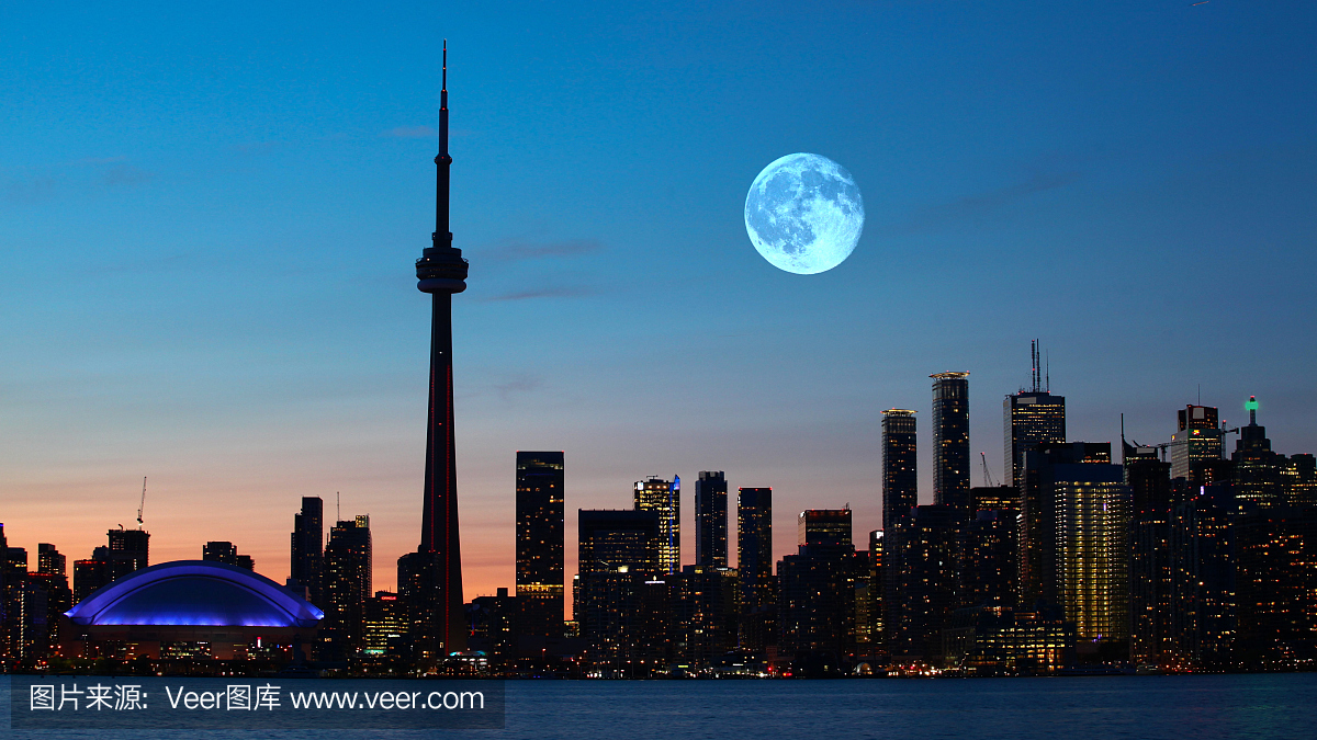 满月在加拿大多伦多