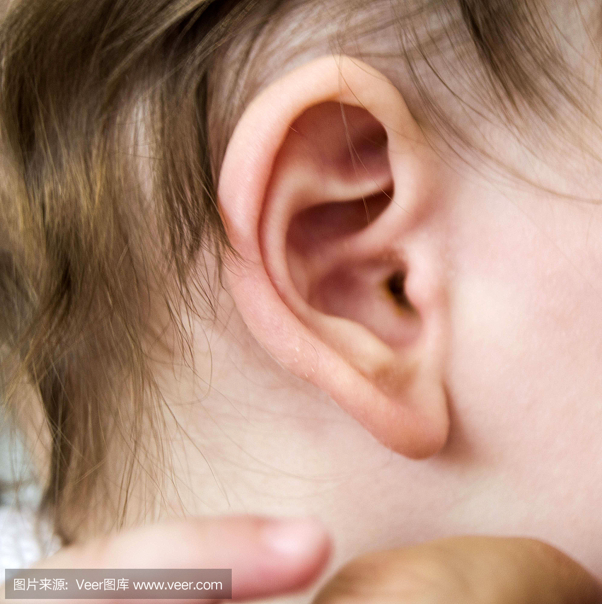 耳朵图片,婴儿耳朵和耳朵疾病,医生做耳朵控制