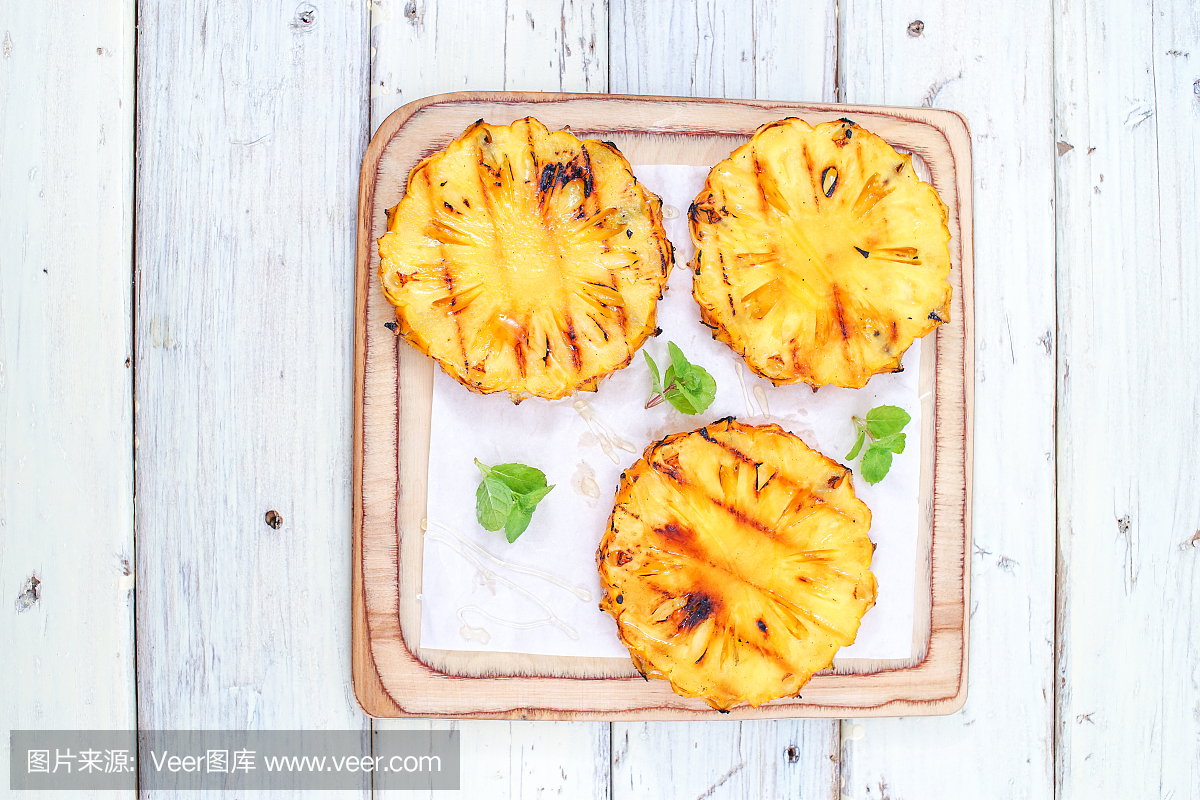 烤菠萝蜂蜜,简单的菜单想法为小吃,饮食餐的夏