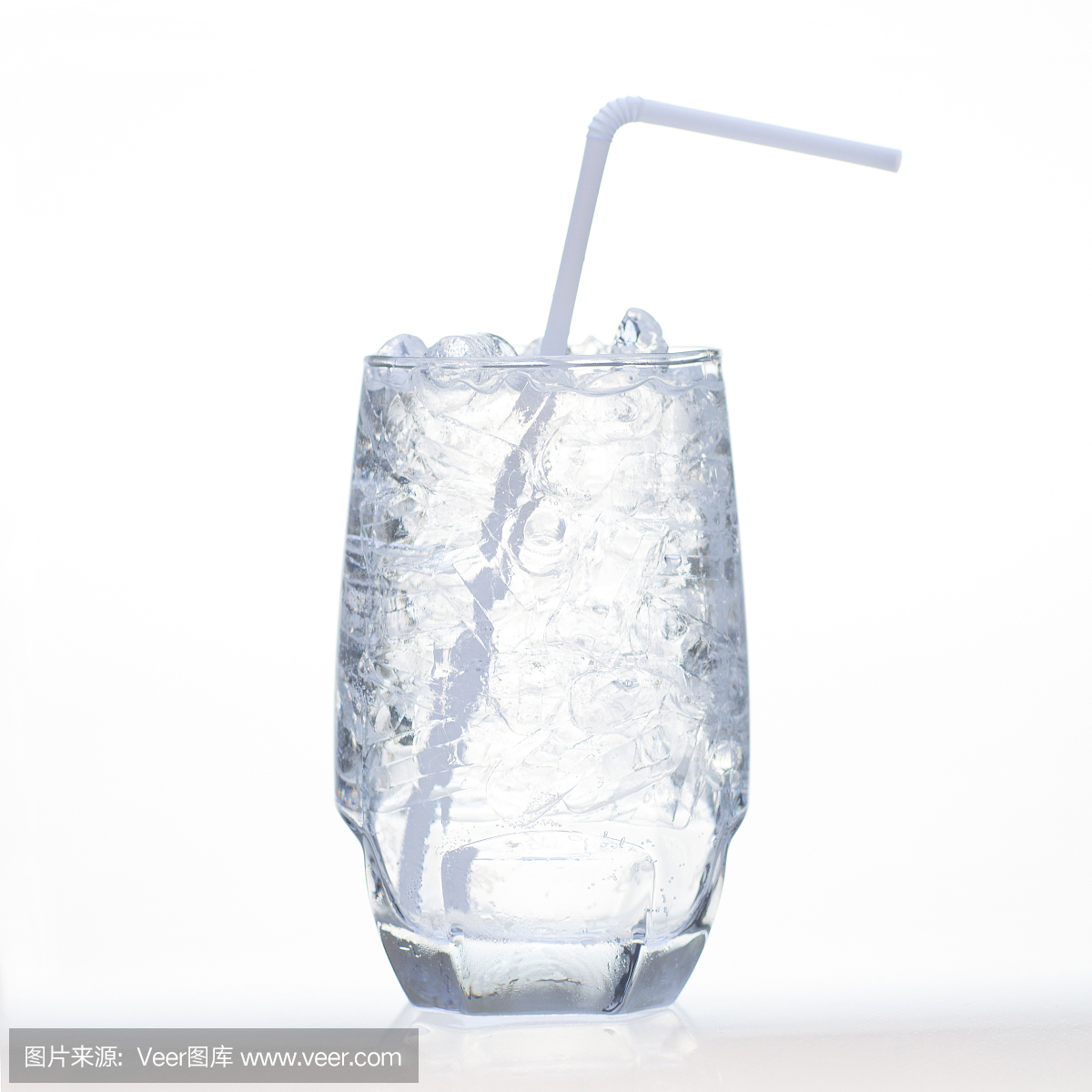 雪碧喝白酒苏打水和冰块分离玻璃