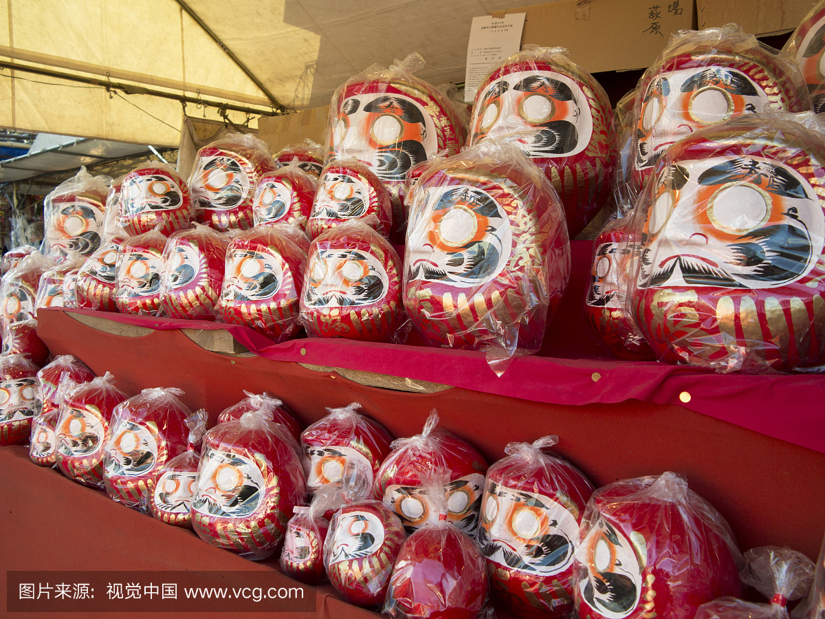 Daruma statues