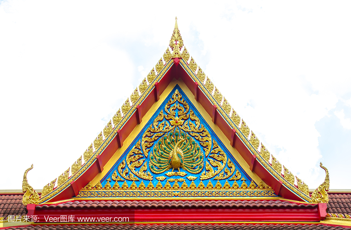 在寺庙的屋顶上的传统泰式样式