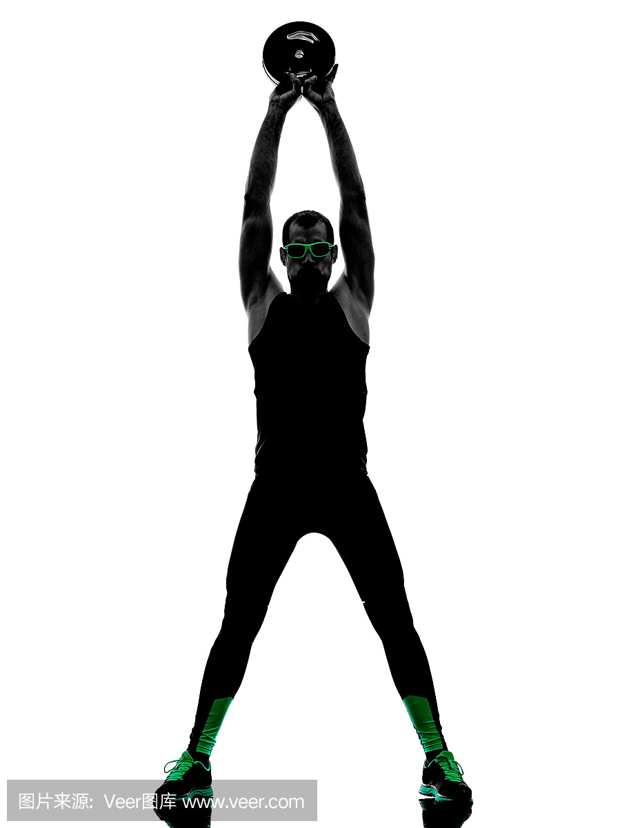 男子健身器重量盘练习健身剪影