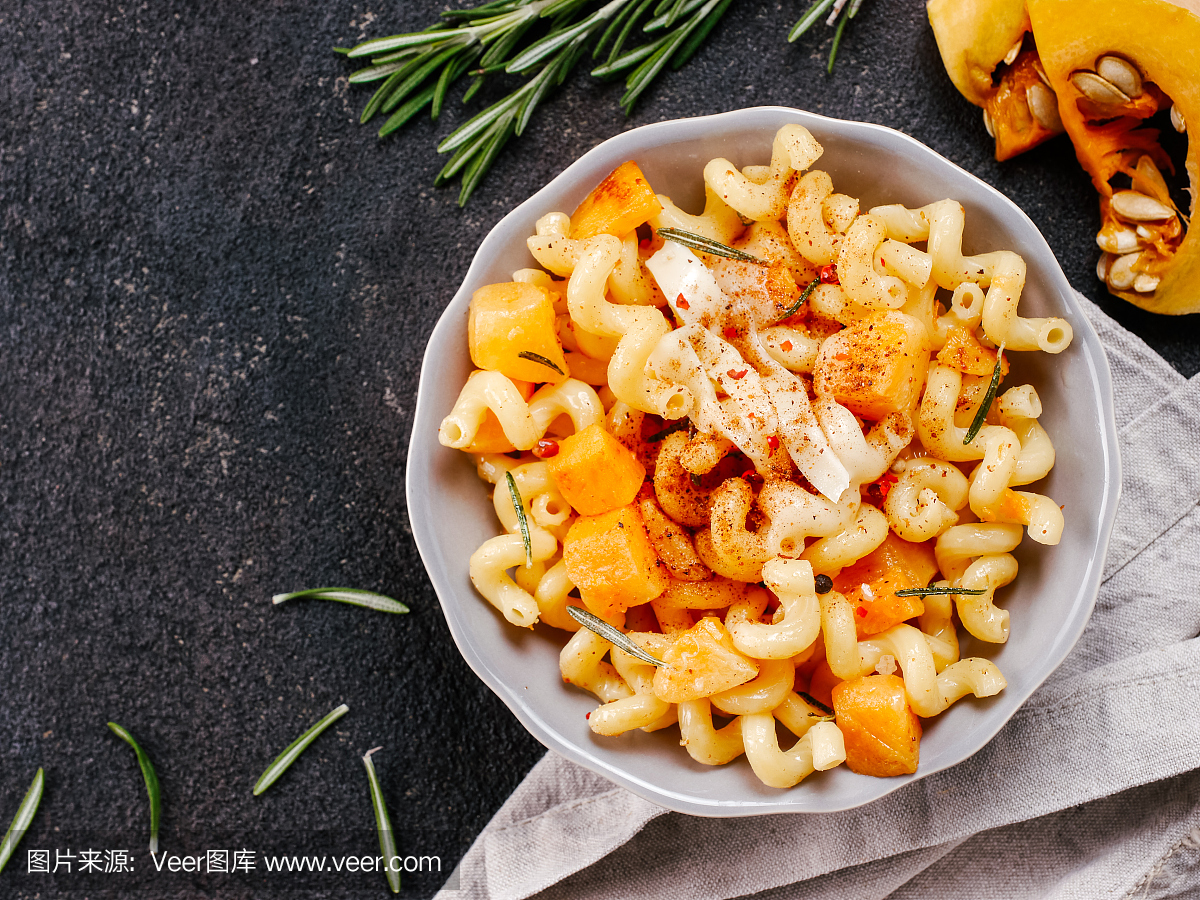 Fusilli pasta with pumpkin, rosemary and brie
