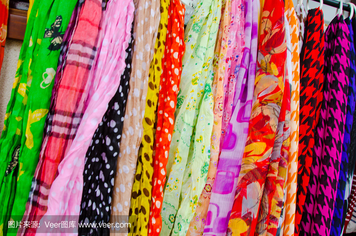 多彩Pashmina出售。