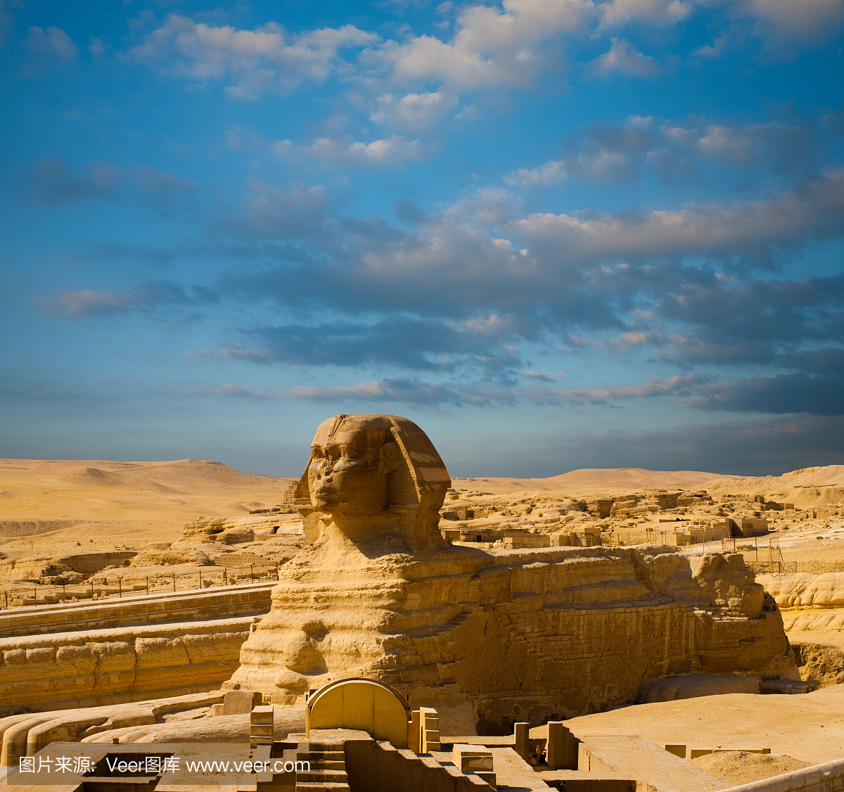 埃及金字塔狮身人面像全身简介蓝天