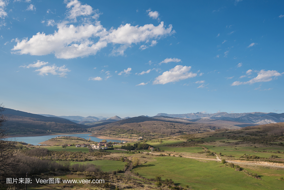 湖景观在帕伦西亚,卡斯蒂利亚莱昂,西班牙。