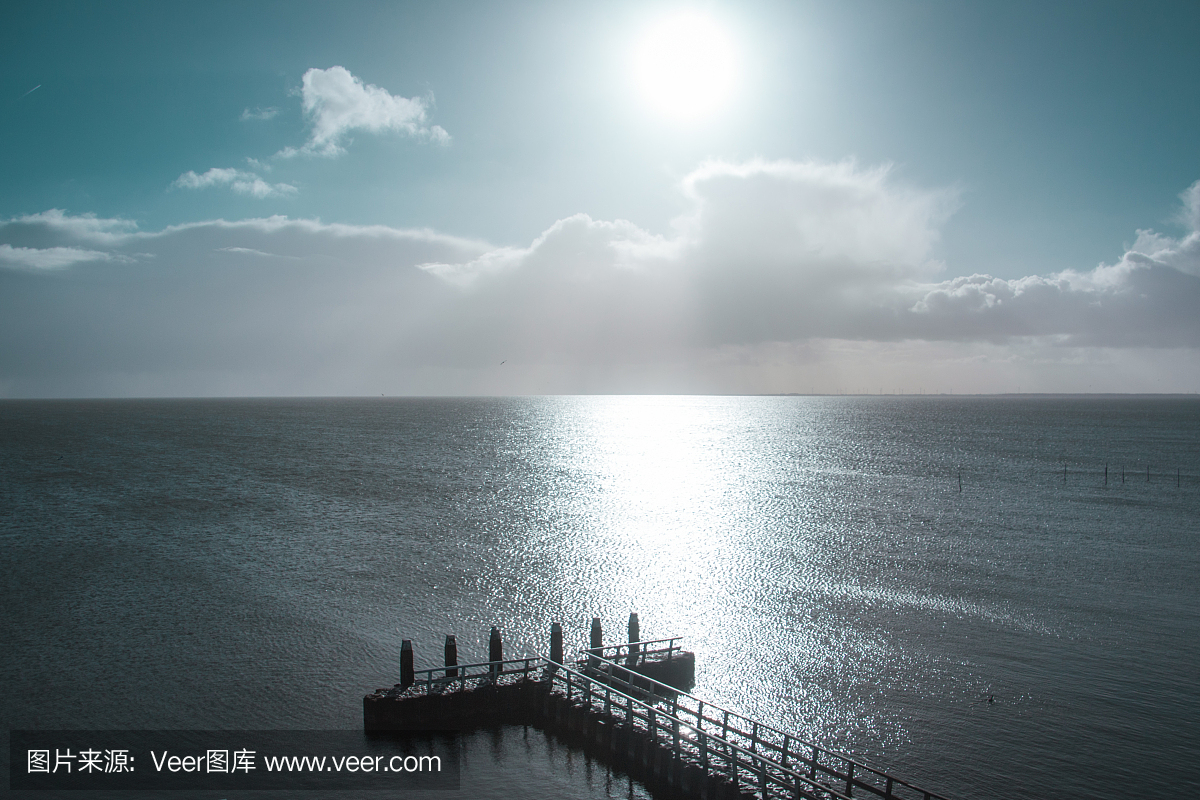 湿,安静,英文字母T,云