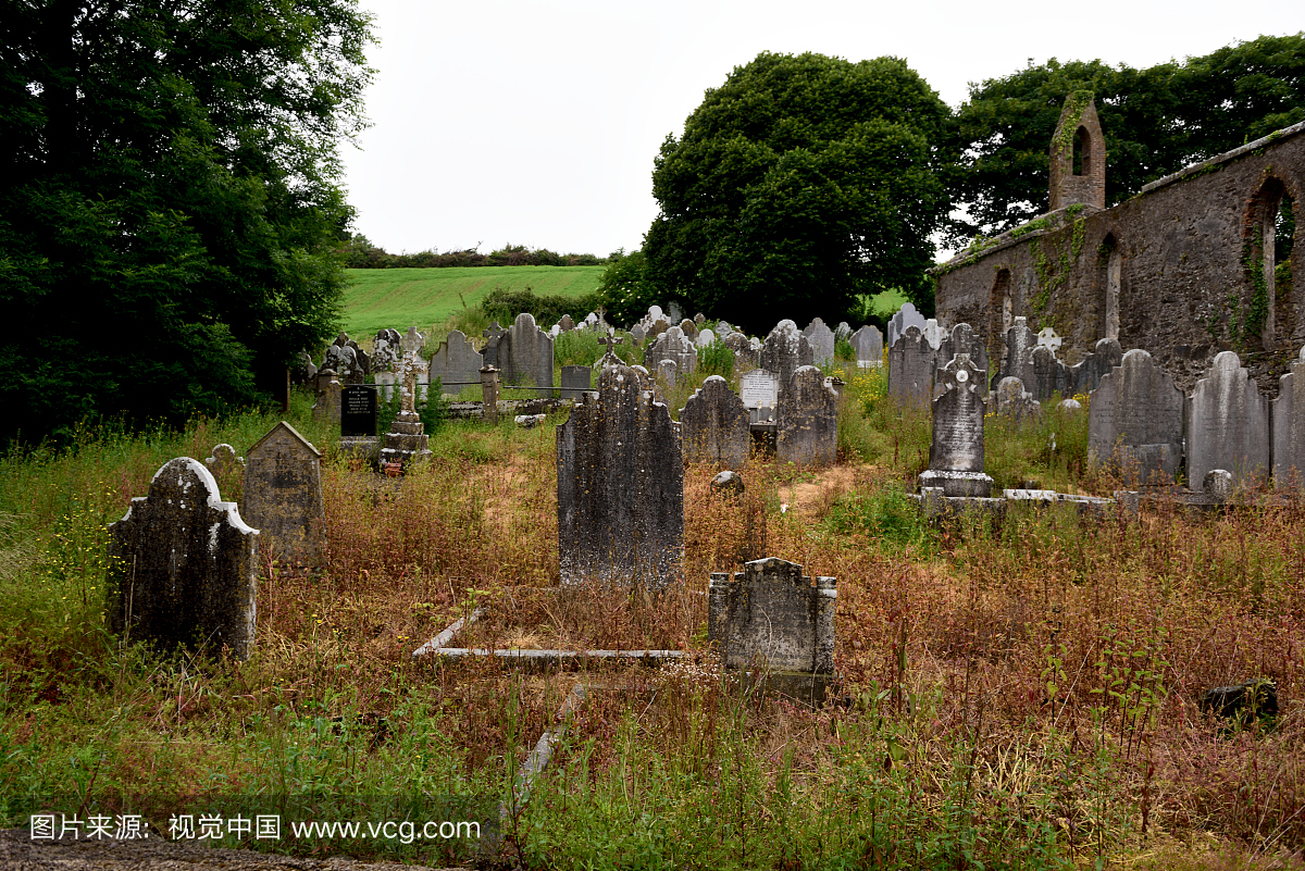在科克县爱尔兰的ballycotton附近的一个老公墓