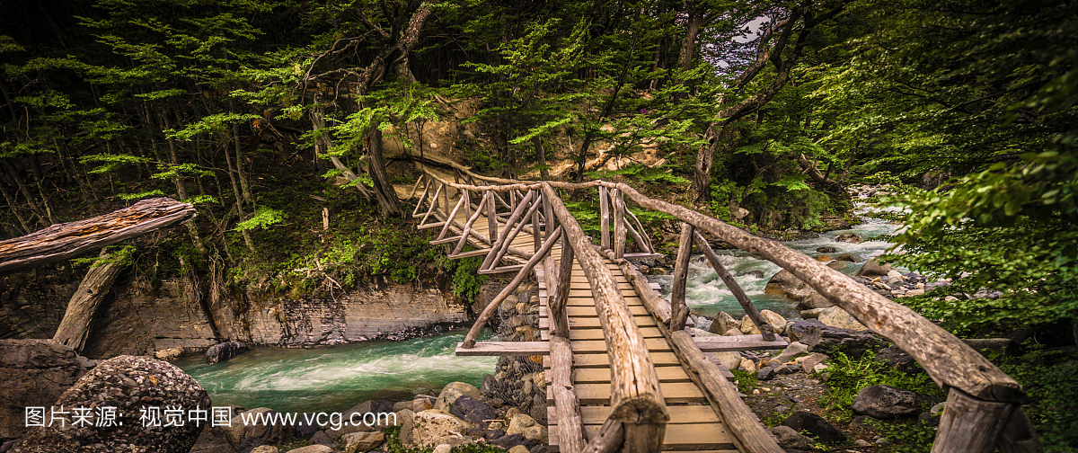 自然人行天桥阿森西奥河