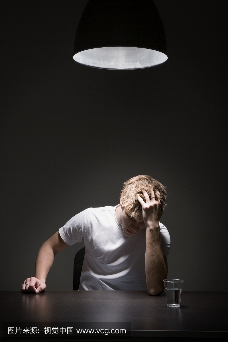 青年男人,人,仅一个男人,白人