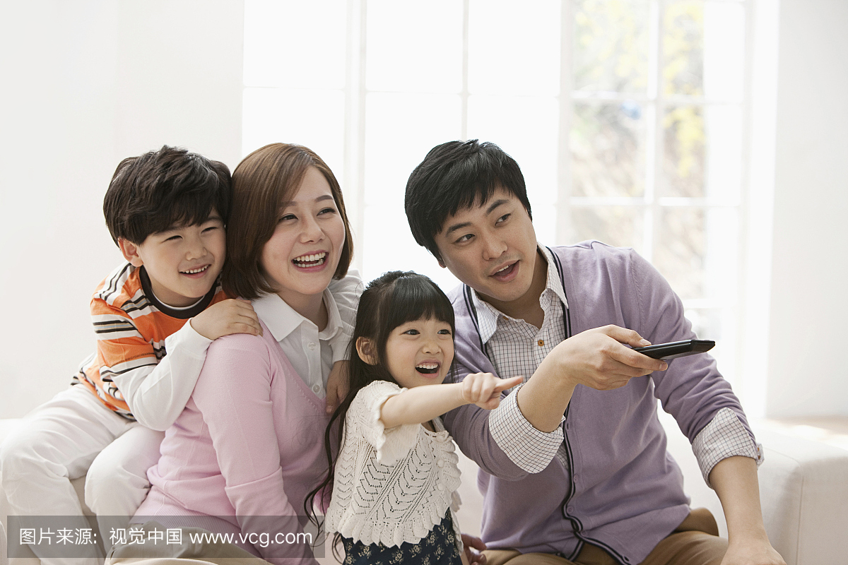 幸福的家庭看电视,韩国人