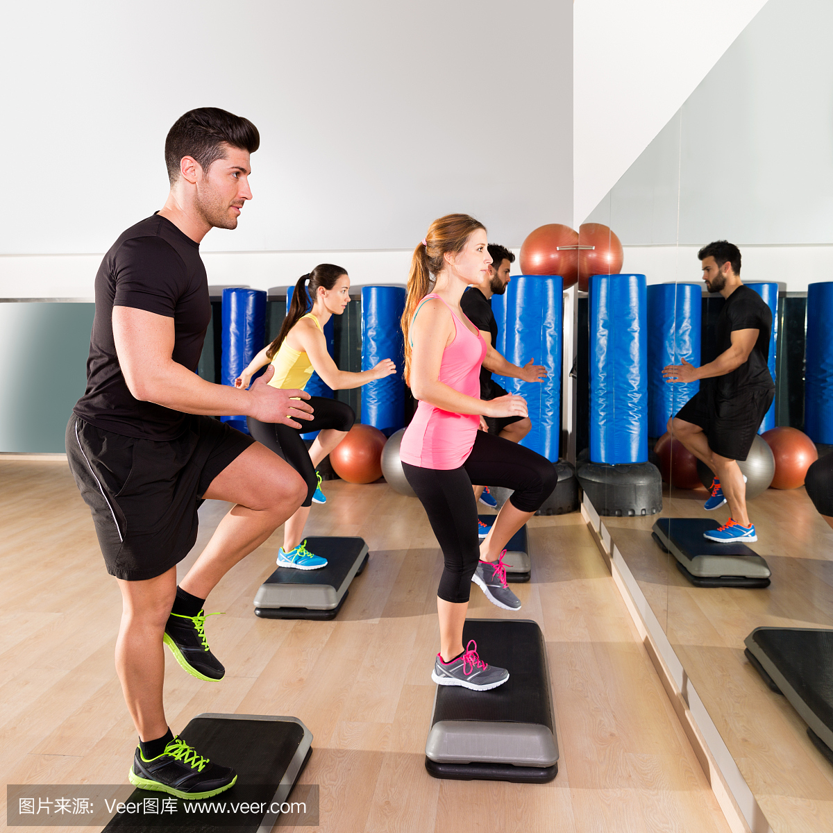 有氧踏板操,有氧踏板运动,有氧踏板健美班,有氧