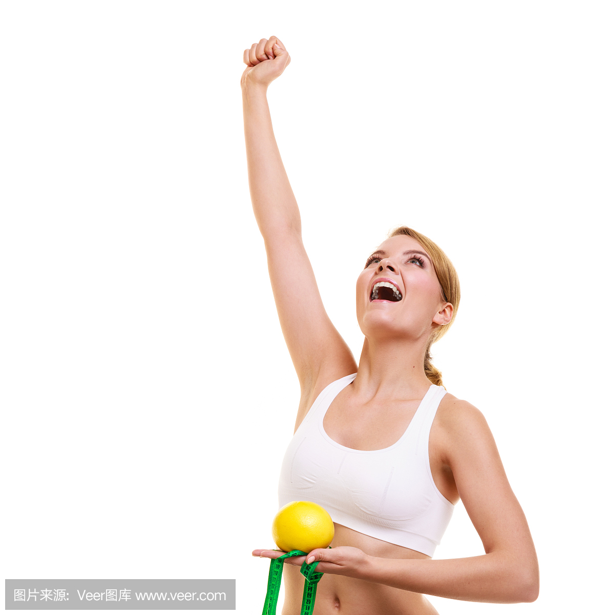 快乐成功的女人称重秤。减肥