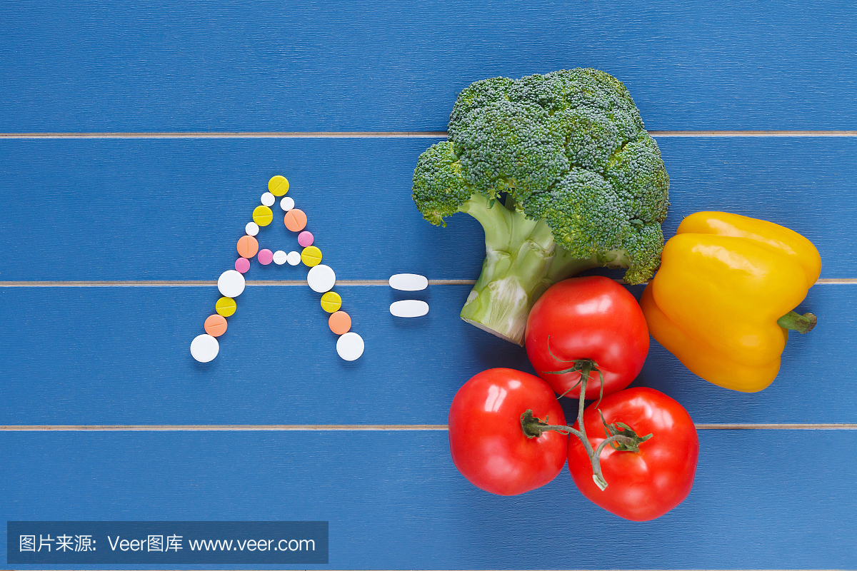 一组蔬菜富含维生素A.新鲜蔬菜集:西兰花,番茄