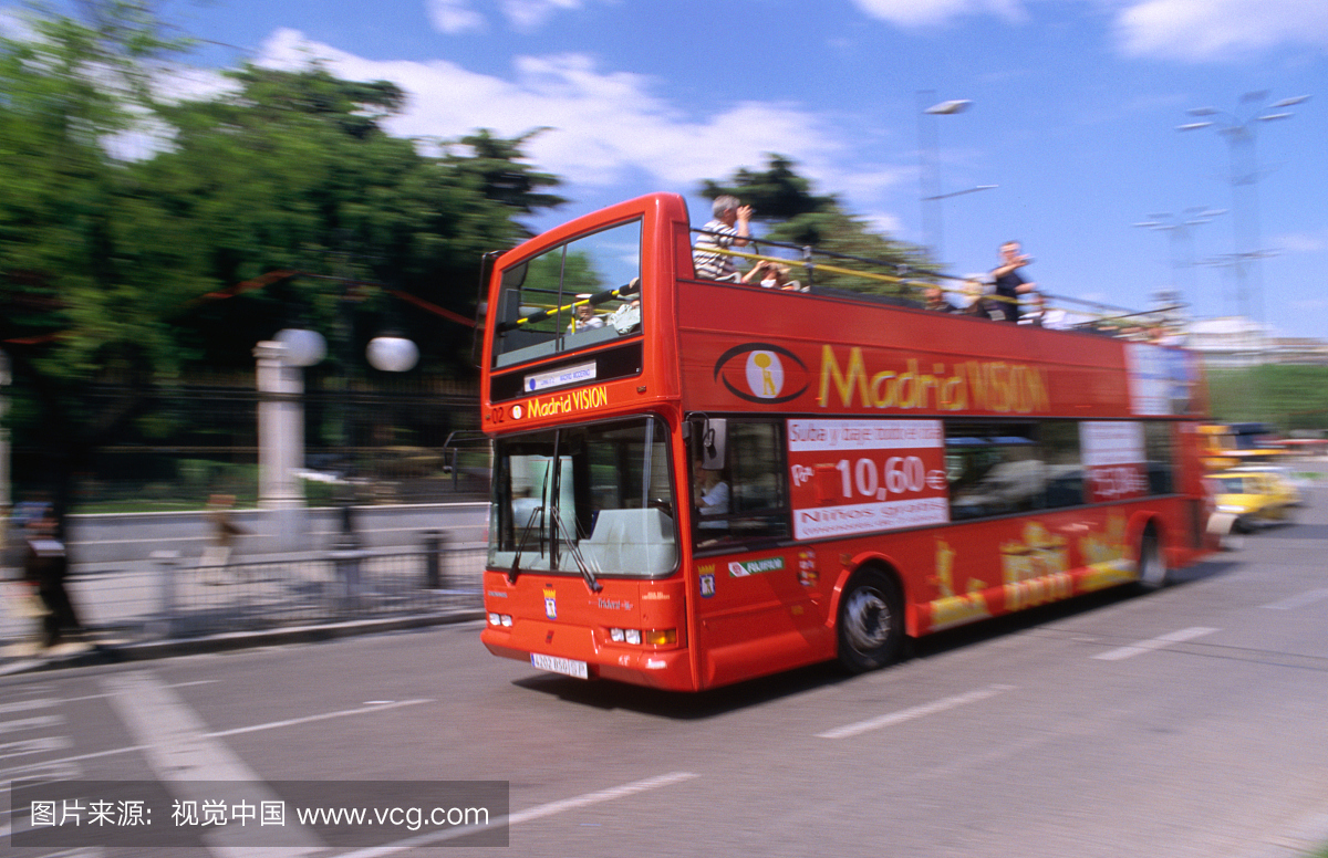 科尔特斯广场de Cibeles的马德里视觉观光巴士