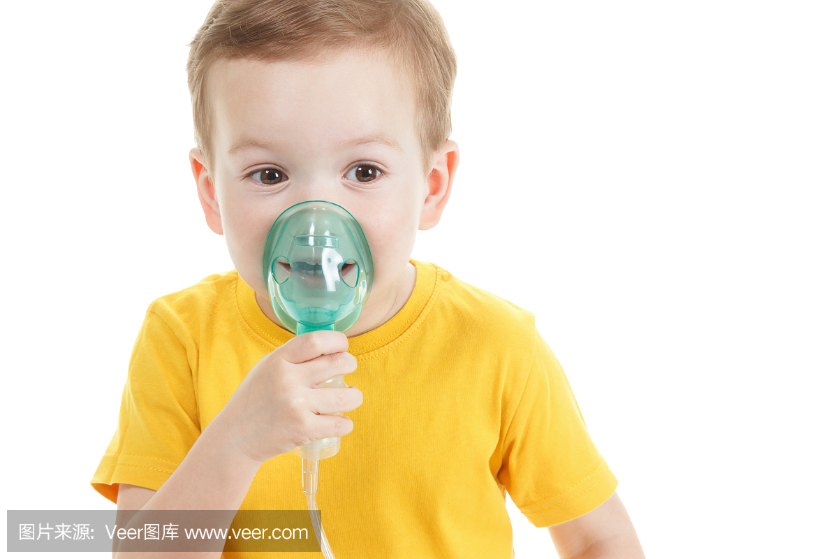 高白种人的孩子持有氧气或吸入器标记被隔绝在