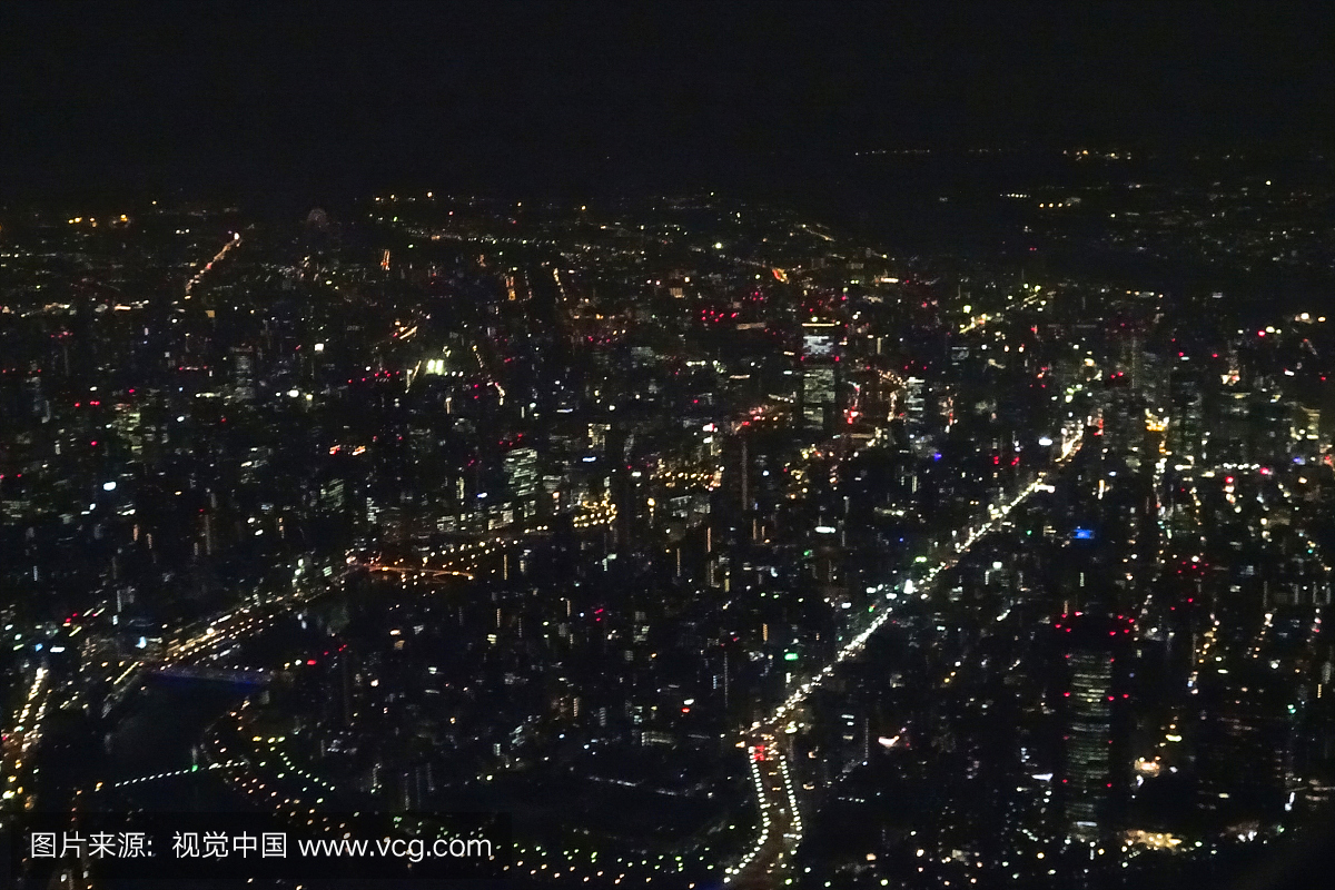 大阪府大阪市中心从飞机的夜间鸟瞰图