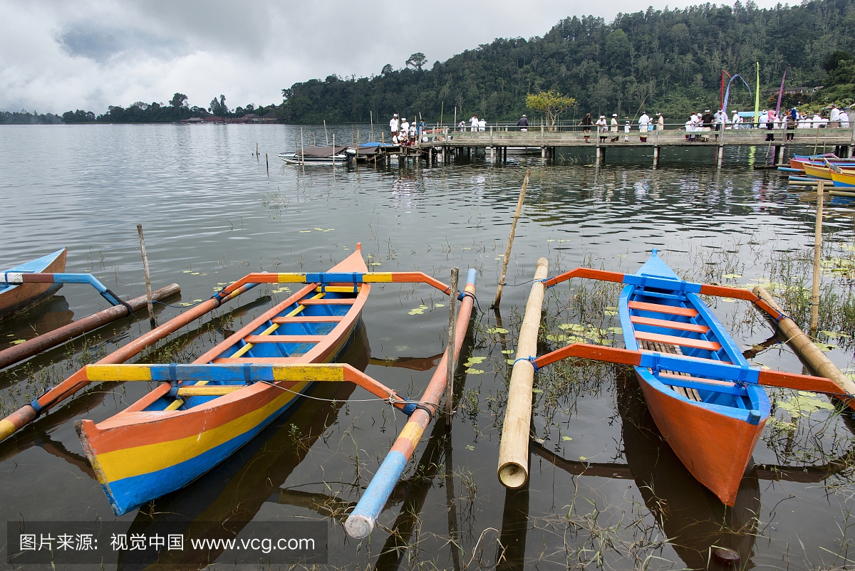 传统的巴厘岛渔船,布拉坦湖,坎昆奎宁,巴厘岛。