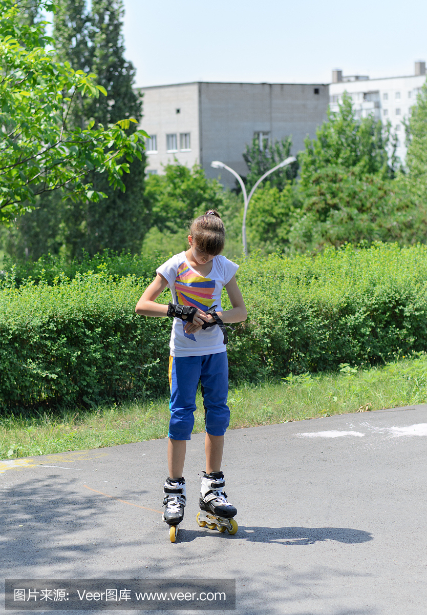 直排轮滑鞋,单排滚轴旱冰鞋,单排轮滑鞋,直线溜