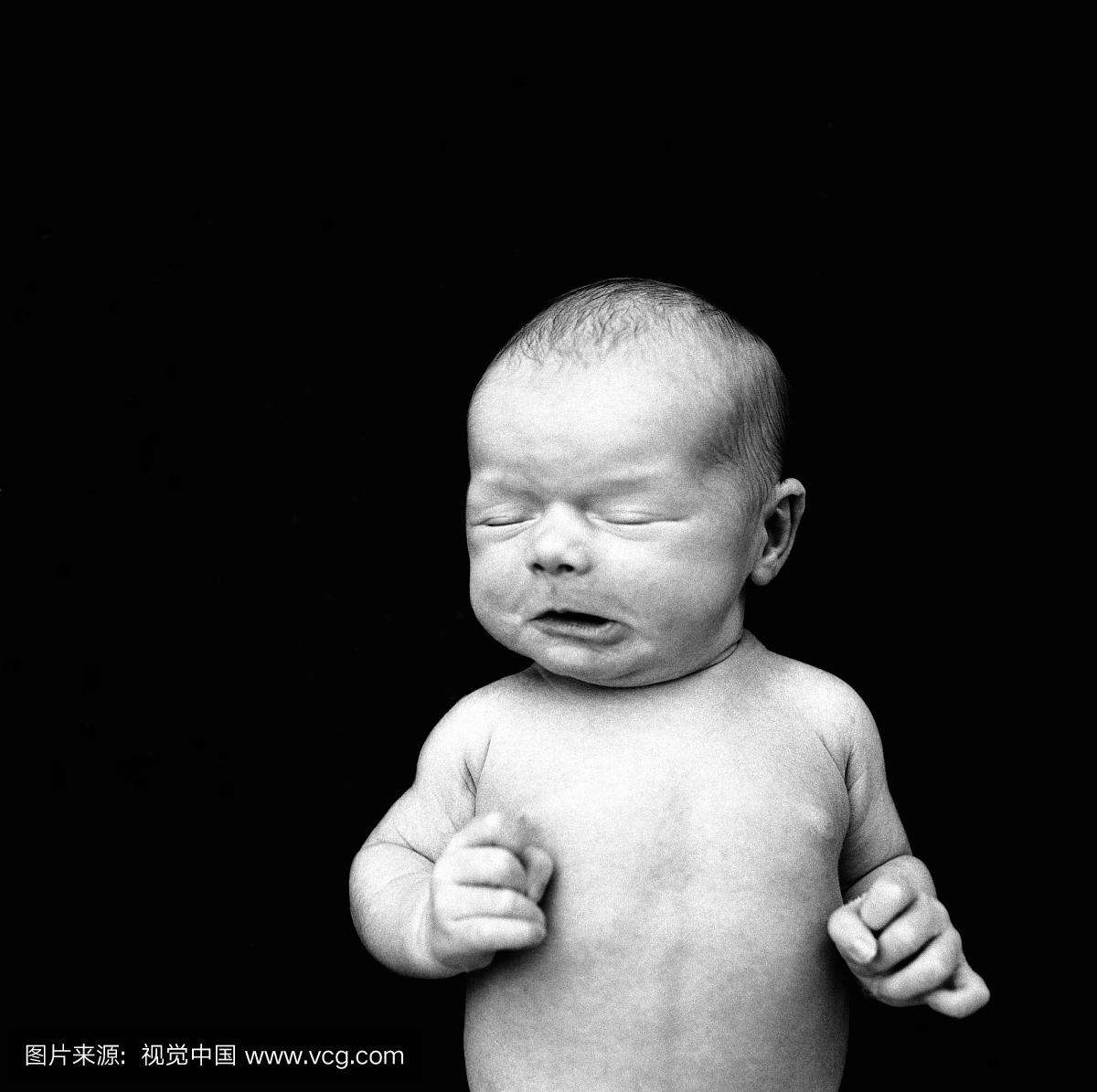 新生婴儿(0-3个月)哭泣,特写