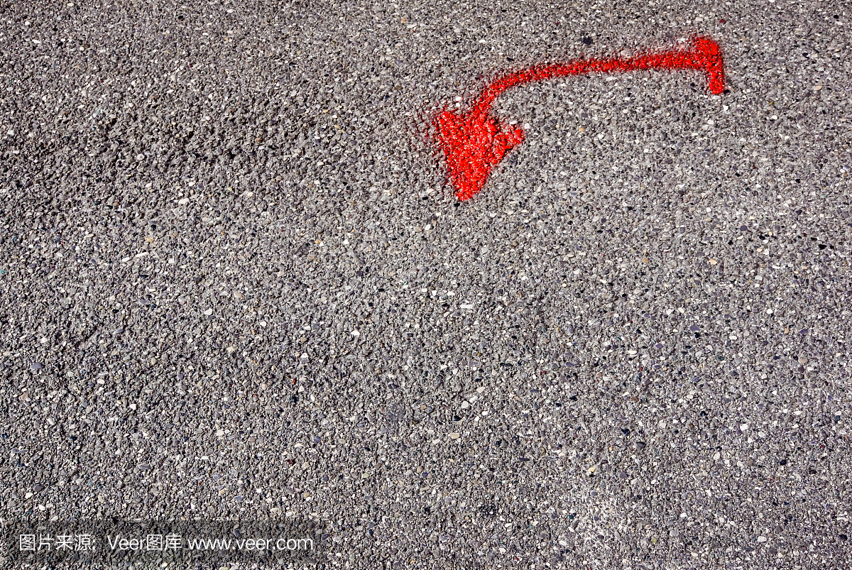 在路沥青指向的红色箭头风化了