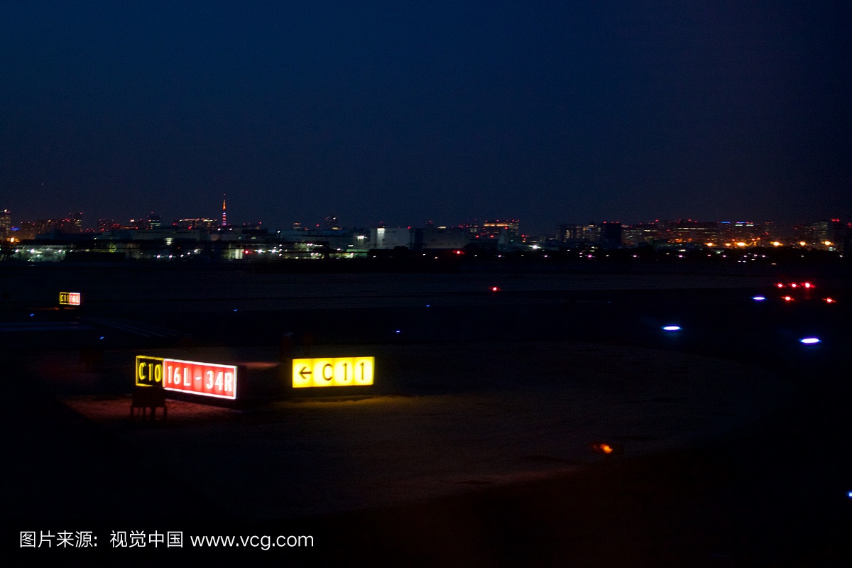 东京羽田国际机场在夜间失控