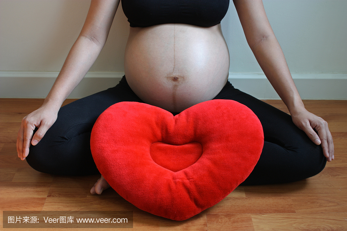 亚洲女人怀孕大肚子