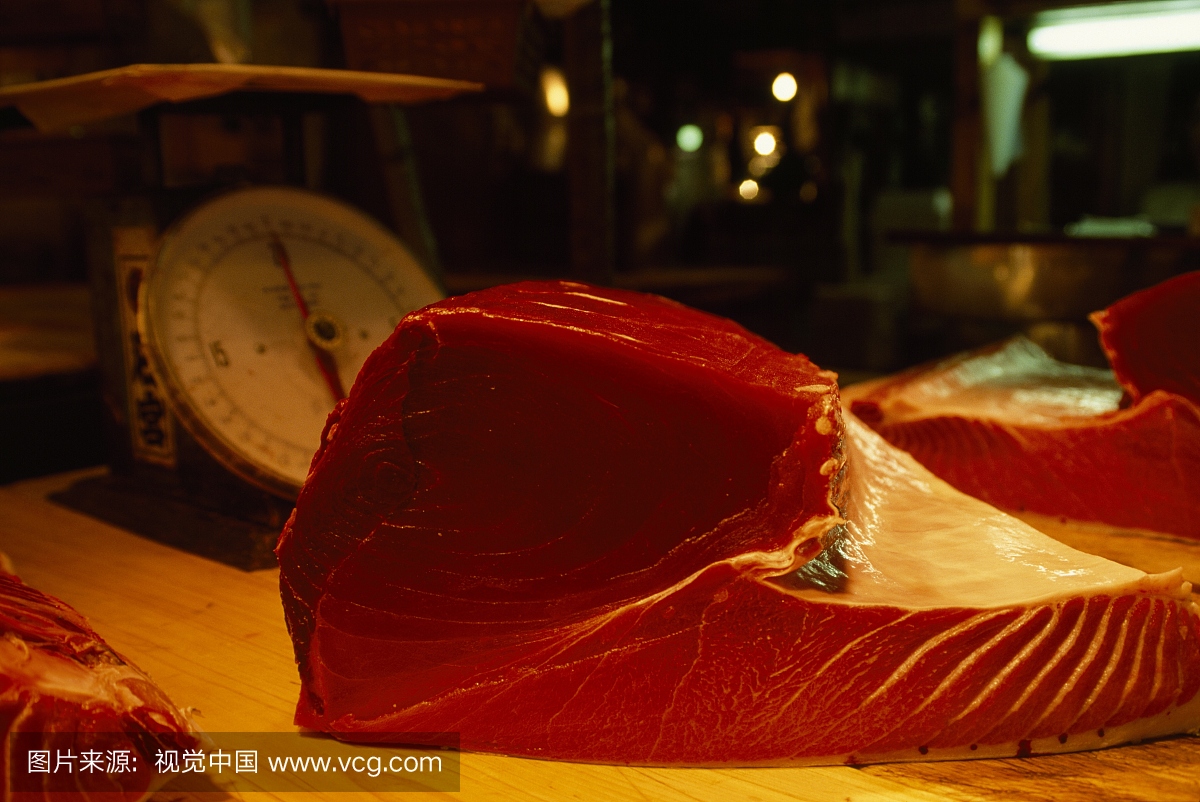 日本东京日本东京鱼饵鱼市场。新鲜的红宝石红