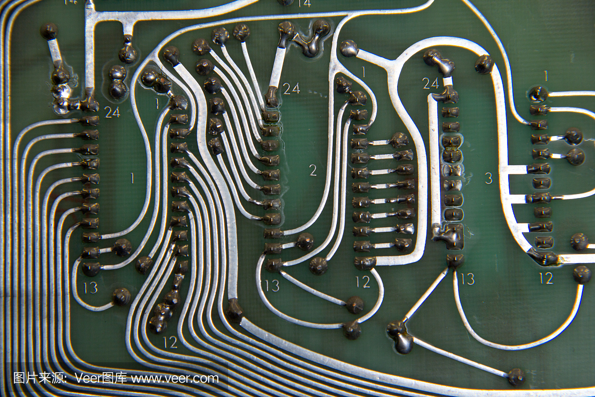 金禄电子：公司专业从事印制电路板（PCB）的研发、生产与销售暂未涉及芯片（集成电路）领域