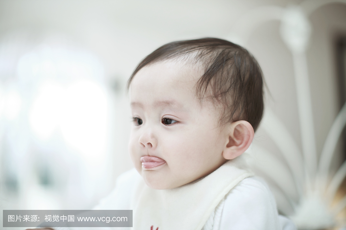 舔嘴唇,舔唇,吮嘴唇,舔嘴巴