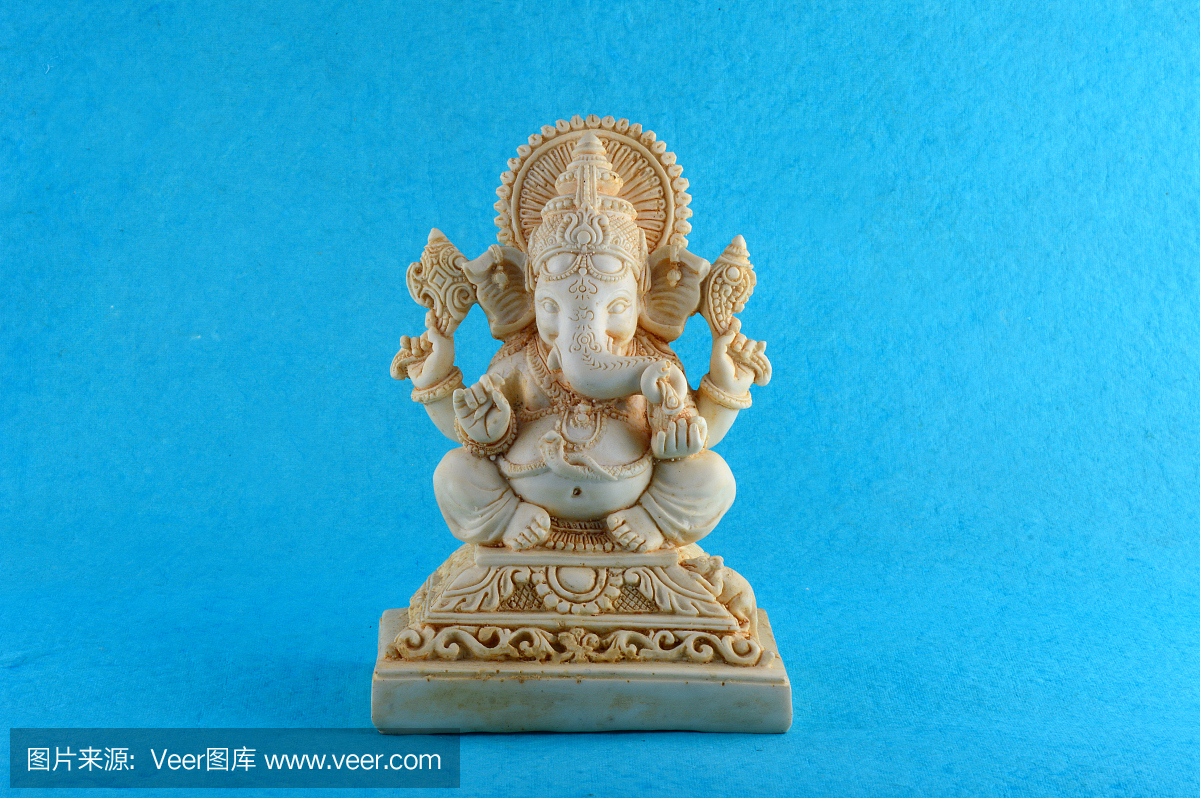 印度神Ganesha。Ganesha偶像在蓝色背景。