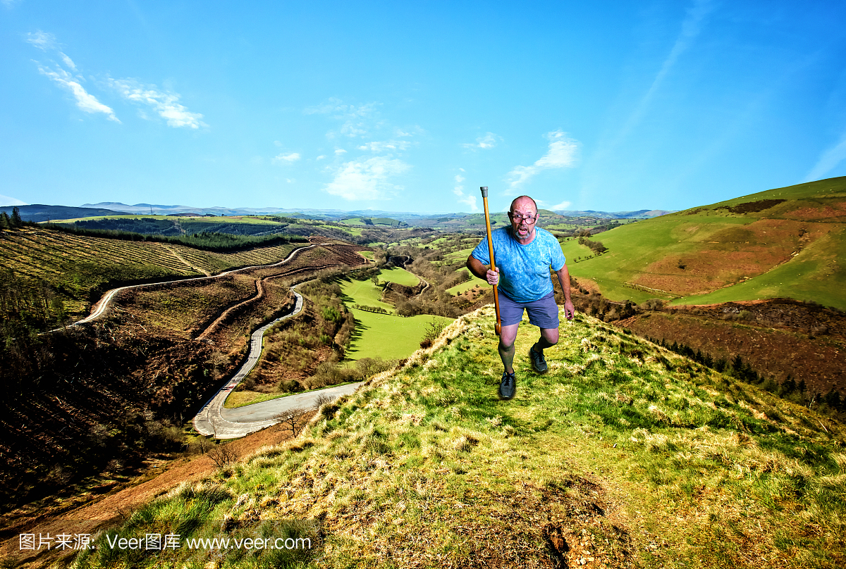 跳过,爬上,爬进,攀过