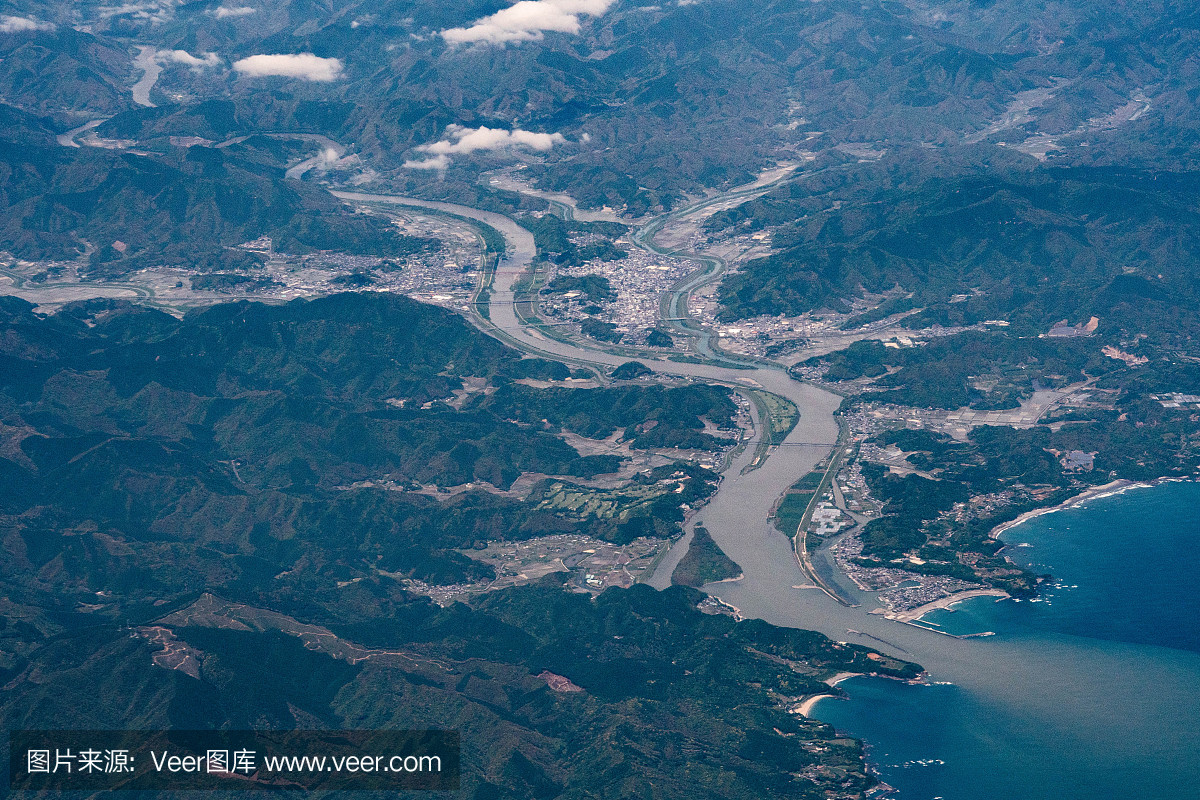 在高知县的北太平洋和Shimanto河在日本从飞