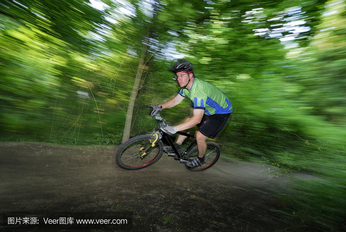 白云引入经典文化主题 打造全新网咖形象 自带图书馆功能