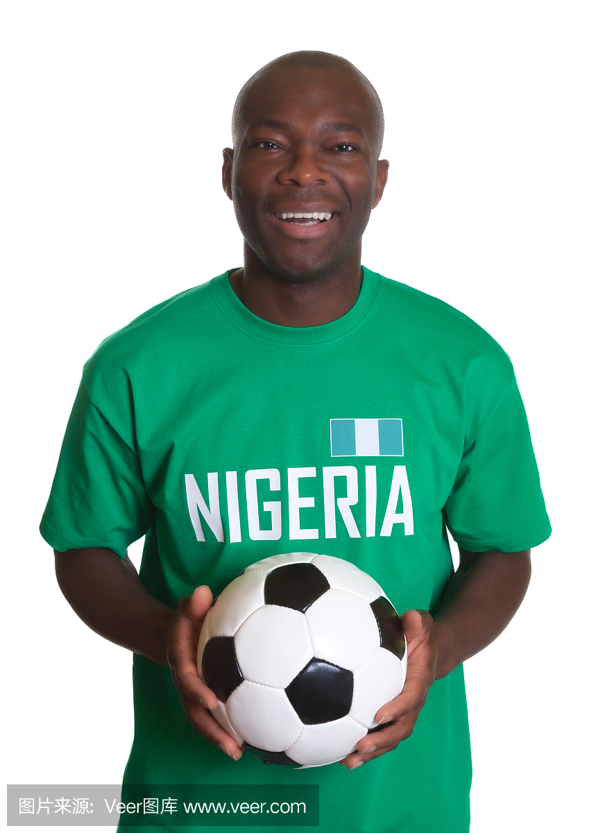 站在尼日利亚的足球迷球