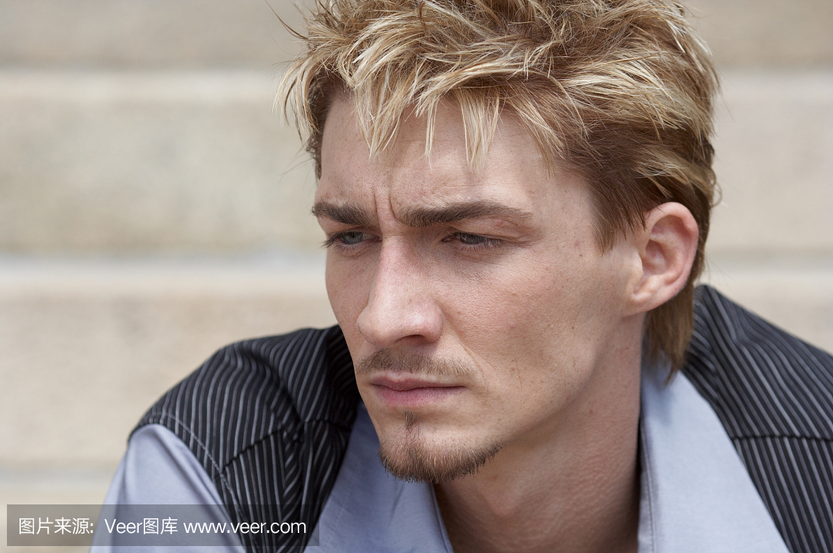 水平画幅,小胡子,白人,皱眉头