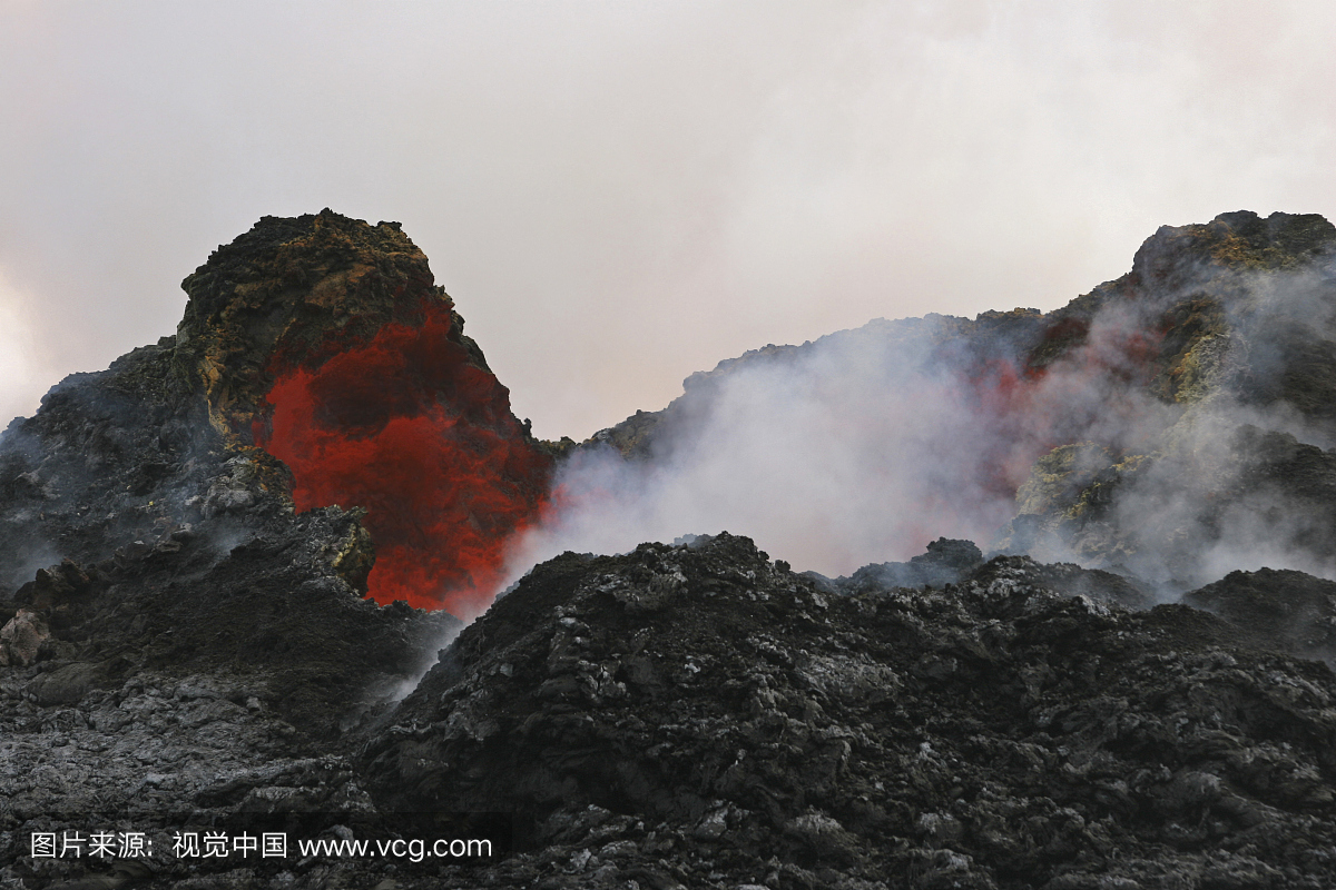2005年4月8日 - 天气与熔岩反射,Puo Oo火山口