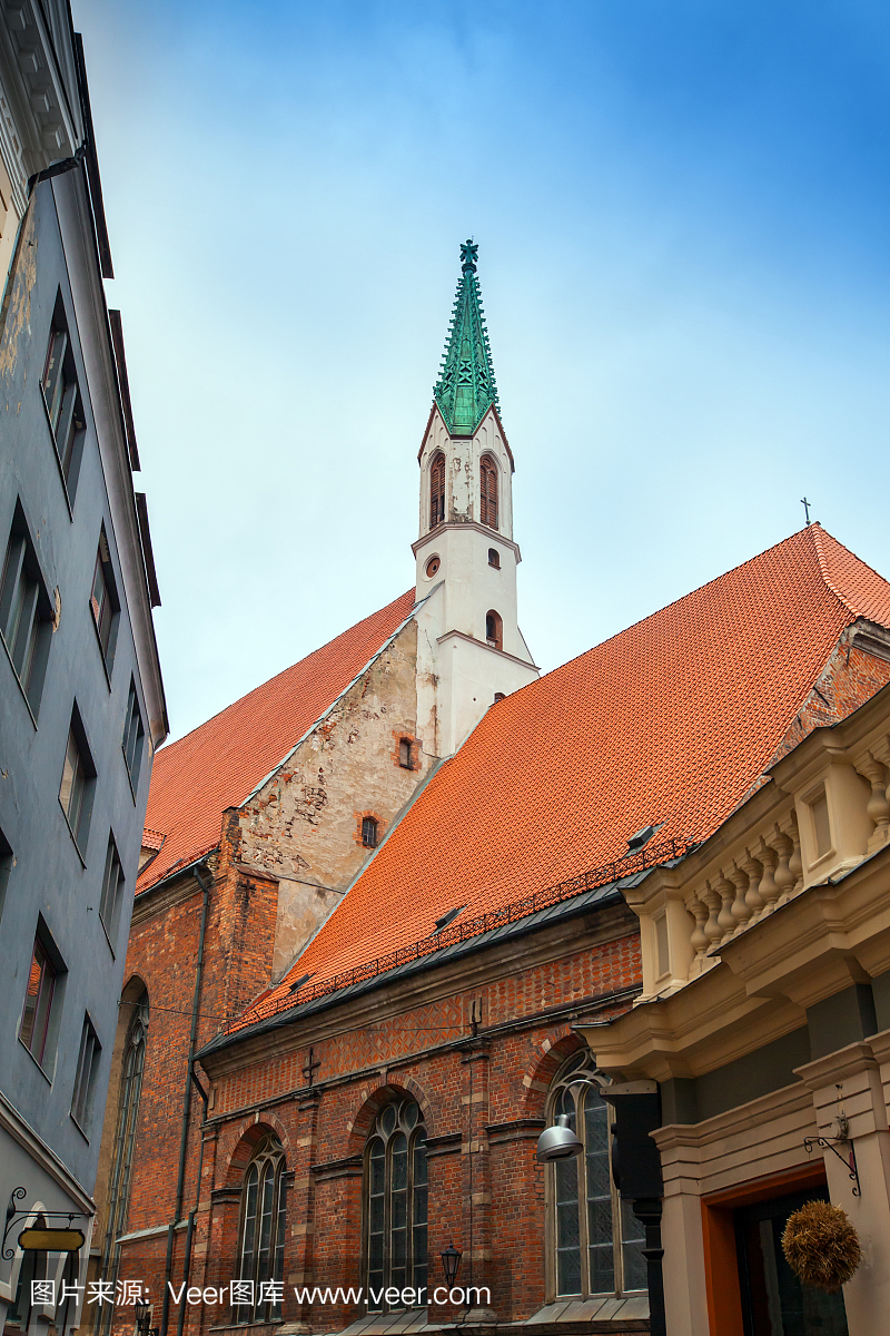 历史悠久的市中心的垂直照片在拉脱维亚里加