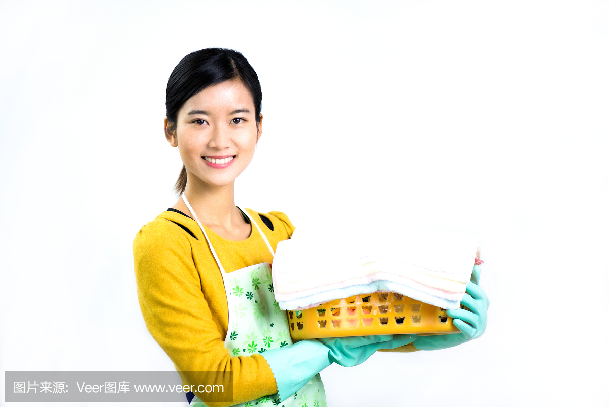 年轻妇女和家庭清洁用品