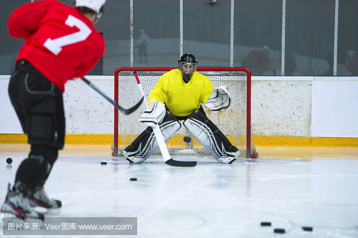 冰球运动员练习